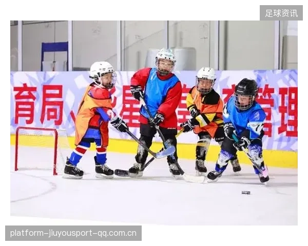冰球国家队进行分组对抗，后卫线表现值得肯定